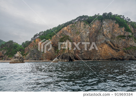 A spectacular view of the Kitayamazaki Cliffs in the Alps of the sea A spectacular view of the Kitayamazaki Cliffs in the Alps of the sea 91969384