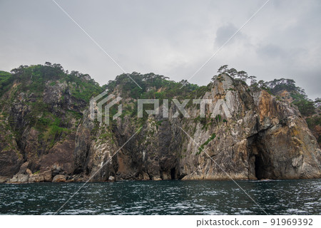 A spectacular view of the Kitayamazaki Cliffs in the Alps of the sea A spectacular view of the Kitayamazaki Cliffs in the Alps of the sea 91969392