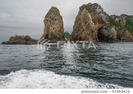Kitayamazaki Cliff Cruise Sea cave and candle rock at Cape Yagoshi Kitayamazaki Cliff Cruise Sea cave and candle rock at Cape Yagoshi 91969428