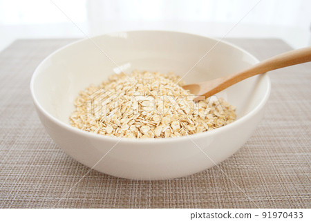 Flake-shaped (groat) oatmeal [quick oats] _09 served in a white bowl 91970433