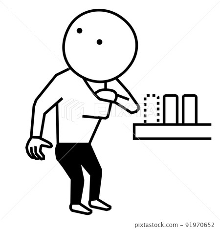 A criminal who shoplifts by hiding in clothes with dubious behavior A criminal who shoplifts by hiding in clothes with dubious behavior 91970652