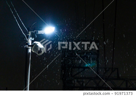 Street light on rainy day 91971373