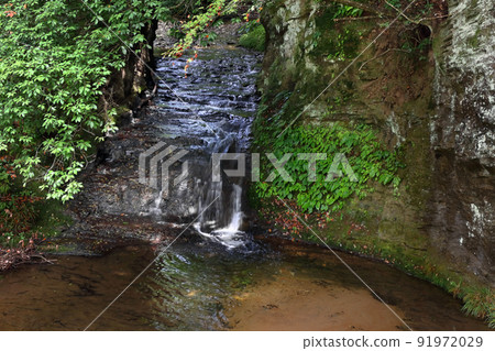 Romantic Ibaraki (Shosougo River flowing through the mountains. I felt the great power of nature in the appearance of scraping the bedrock.) Hitachiomiya City 91972029