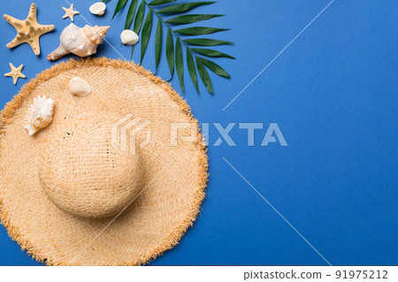 Summer holidays. Summer concept with straw hat and tropical leaf. Flat lay, top view, copy space Summer holidays. Summer concept with straw hat and tropical leaf. Flat lay, top view, copy space 91975212