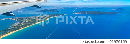 Umi-no-Nakamichi and Shikajima seen from the cabin just before landing at Fukuoka Airport 91976169