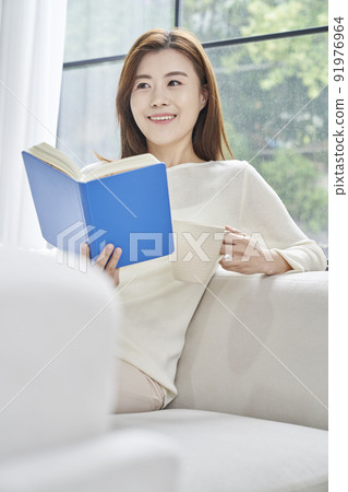 咖啡，閱讀，房子，房子，年輕女子，韓國 91976964