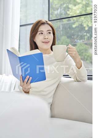 Coffee, reading, house, house, young woman, Korean Coffee, reading, house, house, young woman, Korean 91977010