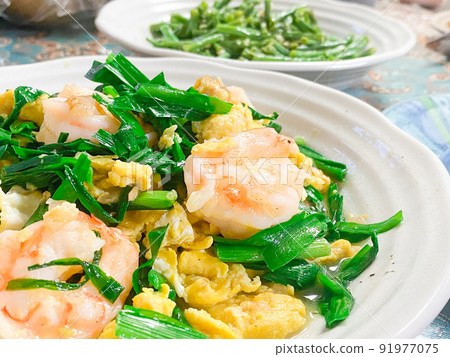 中國上海菜，炒韭菜雞（炒蝦和大蒜雞蛋） 91977075