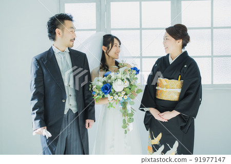 新娘和父母的形象 91977147