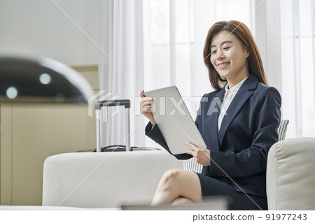 Business, business woman, career woman, office worker, home, hotel, business trip, Korean 91977243