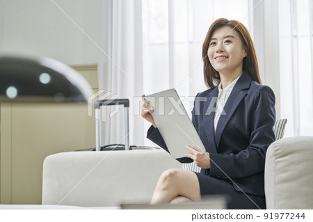 Business, business woman, career woman, office worker, home, hotel, business trip, Korean 91977244