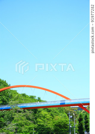 Scenery of Kuragaike Park Rainbow Bridge in Toyota City 91977282