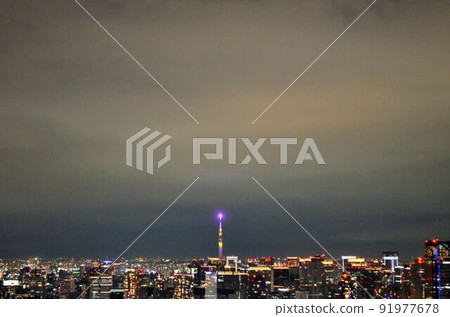天空樹和東京的夜空 91977678