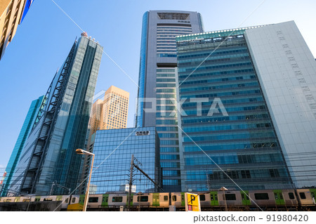 東京都港區汐留的摩天大樓 91980420