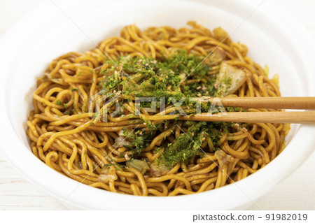 Delicious cup yakisoba 91982019
