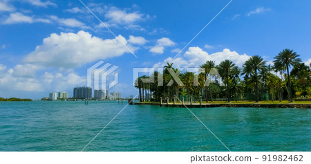 Luxurious mansion in Miami Beach, florida, U.S.A Luxurious mansion in Miami Beach, florida, U.S.A 91982462