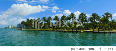 Luxurious mansion in Miami Beach, florida, U.S.A Luxurious mansion in Miami Beach, florida, U.S.A 91982464