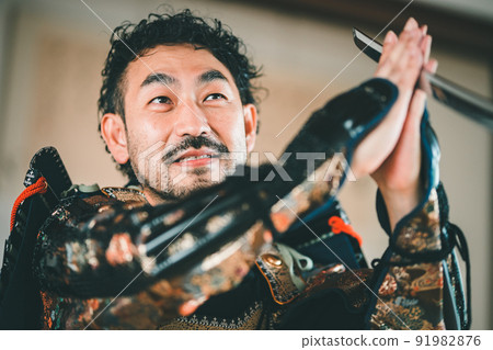 A samurai who takes a serious white blade A samurai who takes a serious white blade 91982876