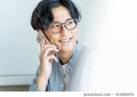 年輕人呼籲智能手機 年輕人呼籲智能手機 91986059