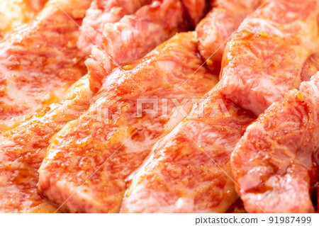 烤肉（牛肋骨醬）。 91987499