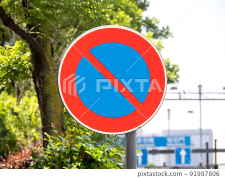 Road sign (regulation sign) "No parking". Road sign (regulation sign) "No parking". 91987806
