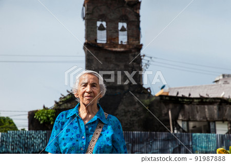 Senior woman at the ruins of the Convent of Santo Domingo in the city of Mariquita Senior woman at the ruins of the Convent of Santo Domingo in the city of Mariquita 91987888