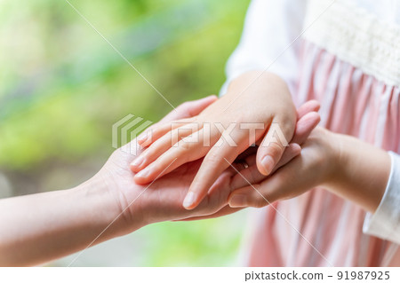 Hold a hand Hold a hand 91987925