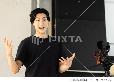 Cameraman in the shooting studio 91988599