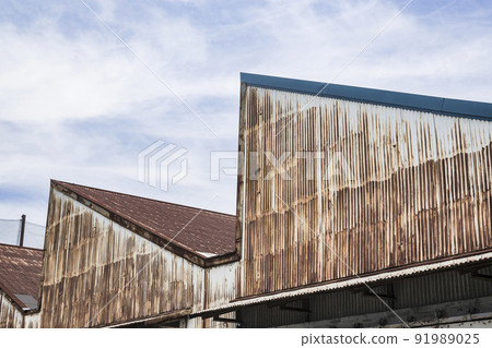 Saw-tooth roof factory 91989025