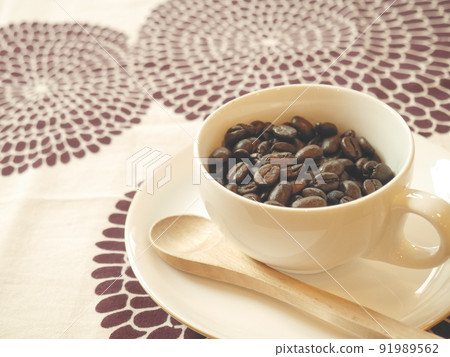 咖啡杯和咖啡豆 咖啡杯和咖啡豆 91989562