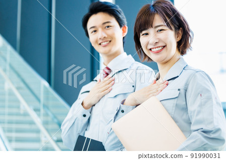 Businessmen wearing work clothes shooting cooperation "LINK FOREST" 91990031