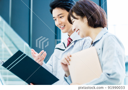 Businessmen wearing work clothes shooting cooperation "LINK FOREST" 91990033