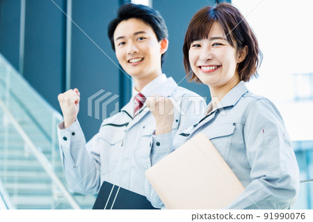 Businessmen wearing work clothes shooting cooperation "LINK FOREST" Businessmen wearing work clothes shooting cooperation "LINK FOREST" 91990076