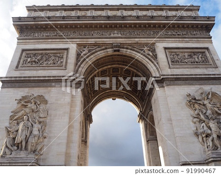 Arc de Triomphe from directly below 91990467