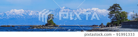 天晴海岸和立山山脈。富山縣高岡市 91991333