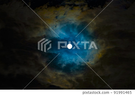 Disturbing sky 91991465