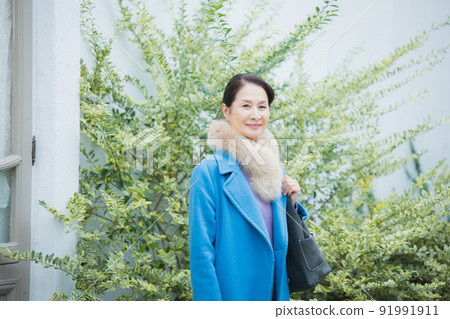 Fashionable women in their 60s winter 91991911