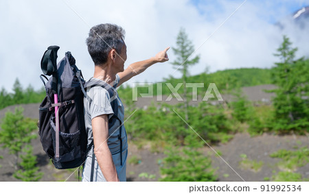 資深男性攀登指點 91992534