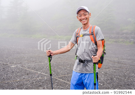 男性登山者戶外登山者 91992544