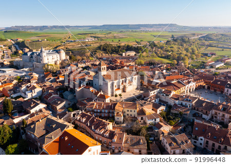 Bird's eye view of Simancas, province of Valladolid, central Spain Bird's eye view of Simancas, province of Valladolid, central Spain 91996448