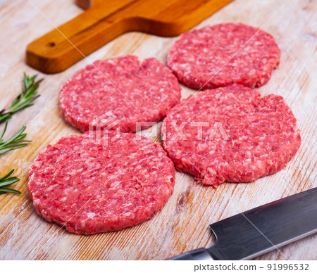 Raw minced beef patties for hamburgers Raw minced beef patties for hamburgers 91996532