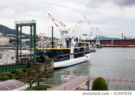EOS5D. Hiroshima Kure, Black Ferry Kure Port berth. EOS5D. Hiroshima Kure, Black Ferry Kure Port berth. 91997656