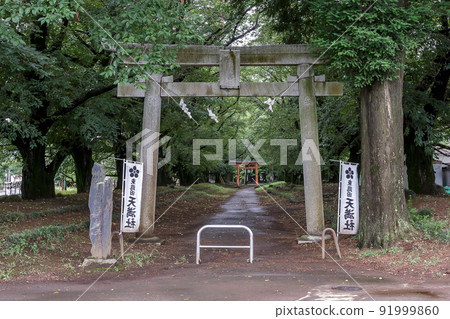 Higashifukida Tenmansha Torii is surrounded by the greenery of the forest and makes you feel the nature. Higashifukida Tenmansha Torii is surrounded by the greenery of the forest and makes you feel the nature. 91999860