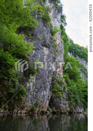 Geibikei Sooiwa, where the limestone quay rises 92000458