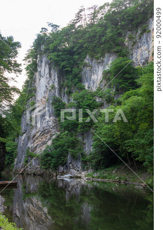 Geibikei boat descent with cliffs on both banks Geibikei boat descent with cliffs on both banks 92000499