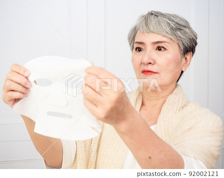 Written by Koma Facial Mask 50 Age-old female portrait, applied in beauty, curing, facial mask, home, medicine, anti-aging theme. Written by Koma Facial Mask 50 Age-old female portrait, applied in beauty, curing, facial mask, home, medicine, anti-aging theme. 92002121