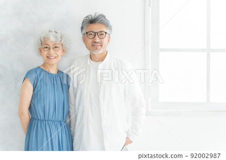 Senior couple with glasses 92002987