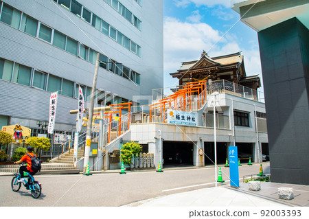 It is a mystery-loving Inao Shrine in the building district of Hiroshima City. It is famous for exterminating youkai and amulets. Sachio Kinugasa and Natsuhiko Kyogoku Lanterns 92003393
