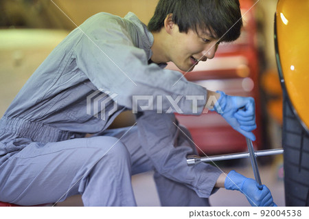 Auto mechanic working in a factory Auto mechanic working in a factory 92004538