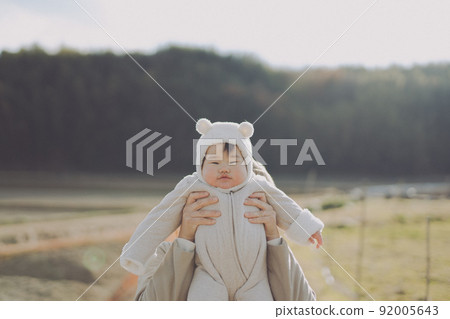 Have fun hugging your child at sunset Have fun hugging your child at sunset 92005643